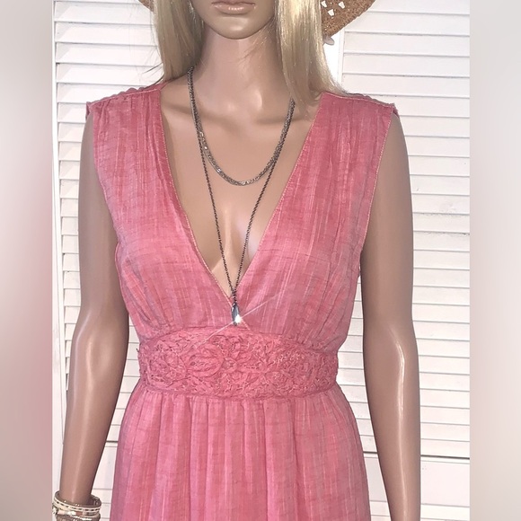 Max Studio Faded Red Sleeveless knee length Dress large V neck embroidered - Picture 2 of 7